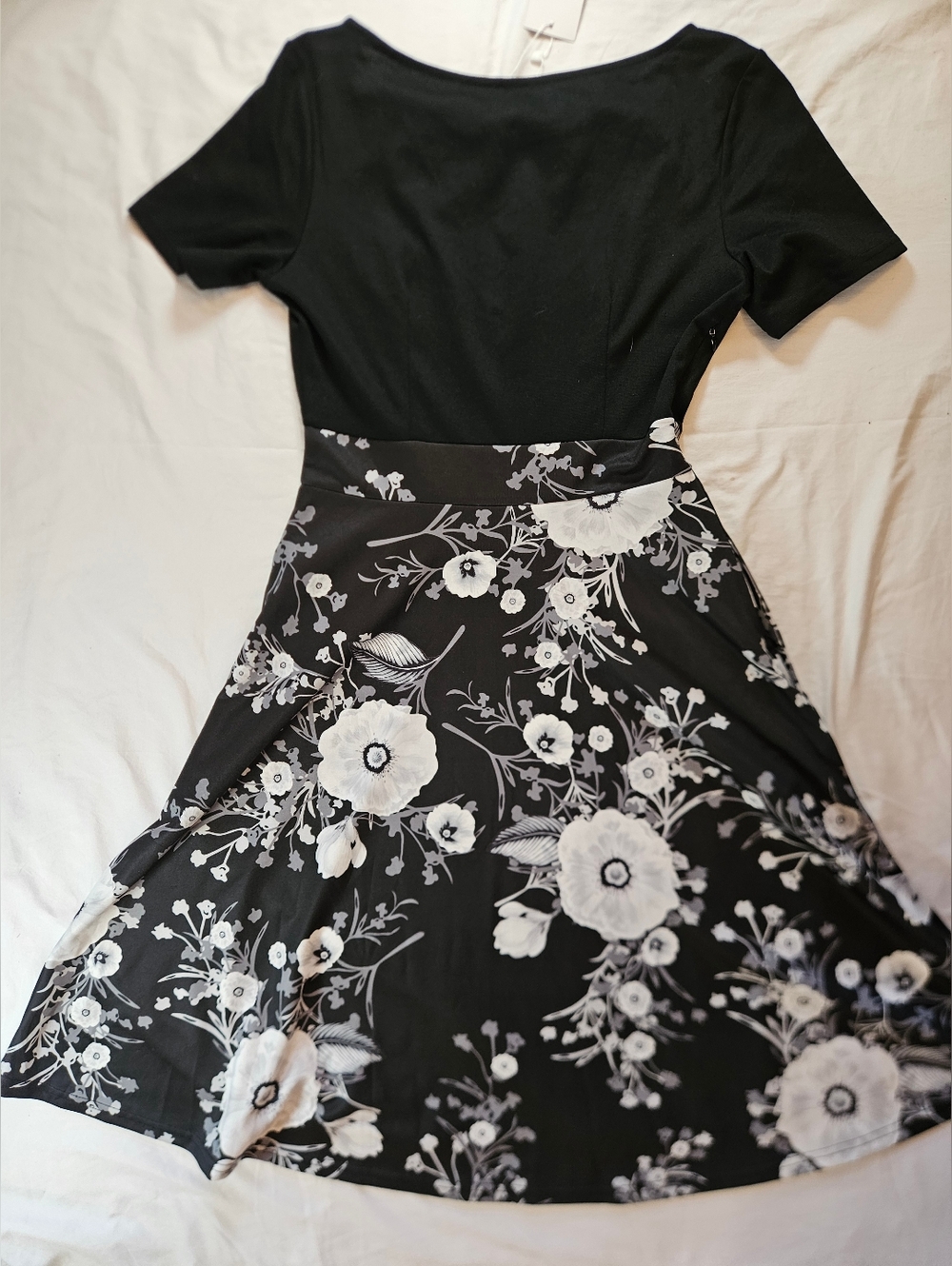 NWT Helyo Womens Black & White Floral Fit & Flare Short Sleeve Dress Size Medium - Picture 15 of 15